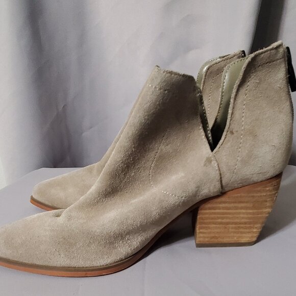 Vince Camuto Gigietta Tortila  Shoe Women Suede Ankle Cut Out Tan Booties Sz 9M - Picture 7 of 12